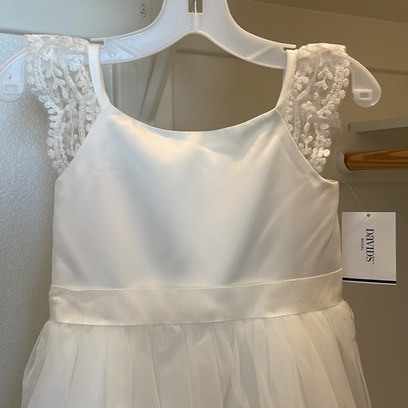 Flower Girl David’s Bridal Ivory Dress with lace sleeve and tule skirt Sz 5 - Picture 4 of 11